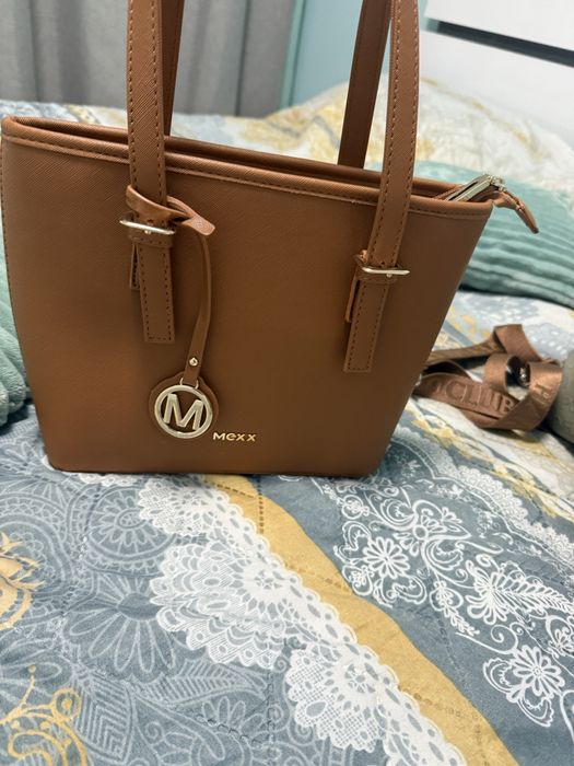 Раници и чанти, различни модели и цветове