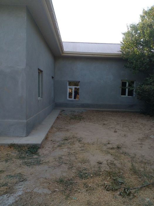 Ховли сотилади Жомбой Газирида срочно сотилади