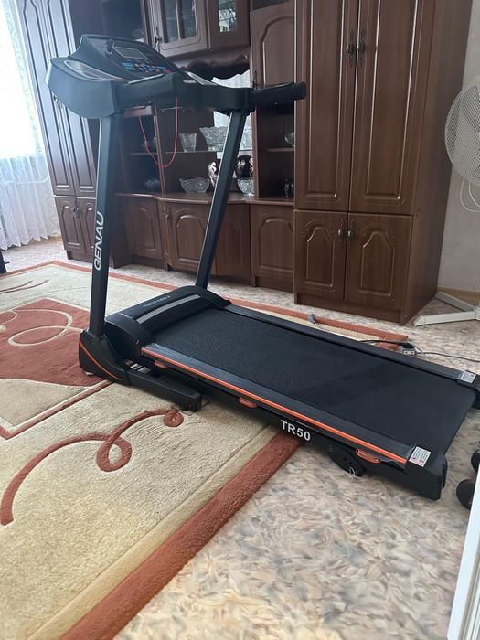 Продам беговую дорожку Genau TR50