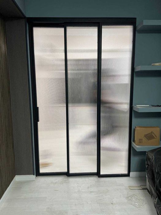 Раздвижные перегородки и двери в стиле лофт / Душевые кабины