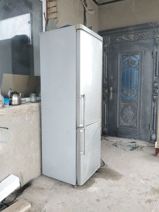 Холодильник работает