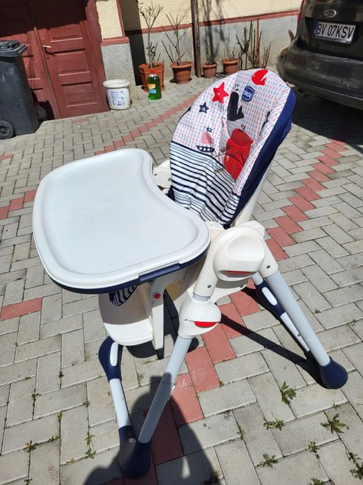 Scaun de masa Chicco cu spătar reglabil ( poziție somn)