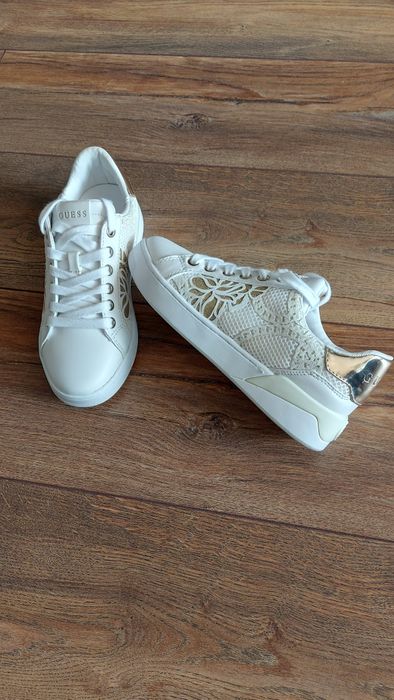 Нови Сникърси GUESS номер 35