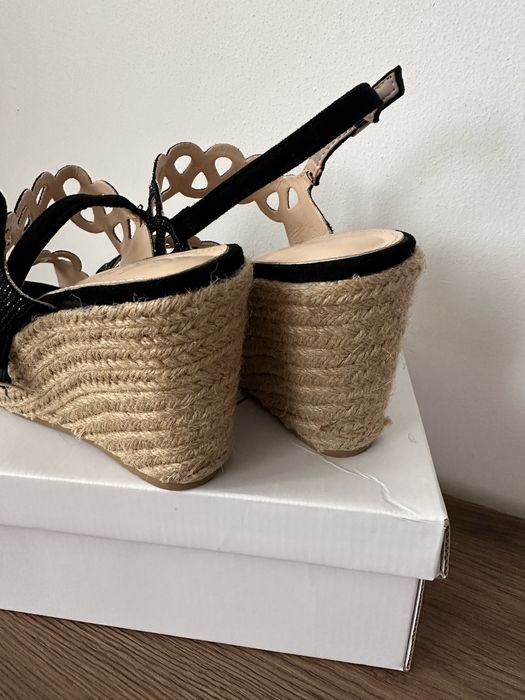 Sandale cu platforma