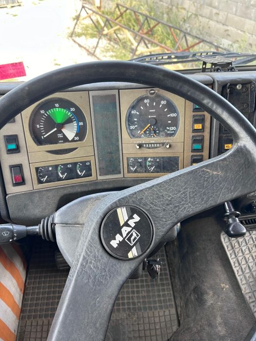 Schimb camion Man cu macara cu autoutilitară până în 3.5 t 8