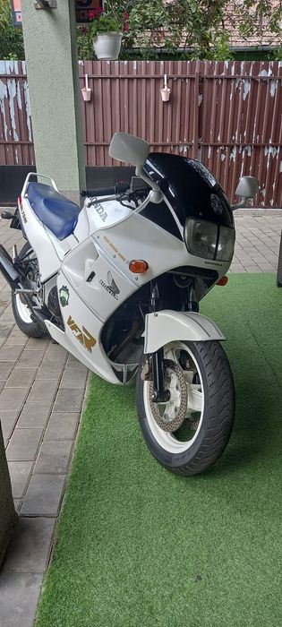 Honda vfr 750 rc 24