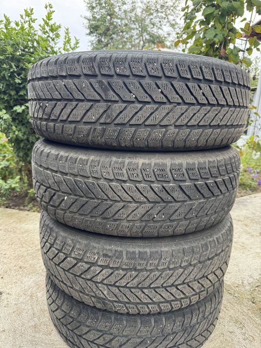 Vand anvelope iarna 195/65/15 +jante tabla R15