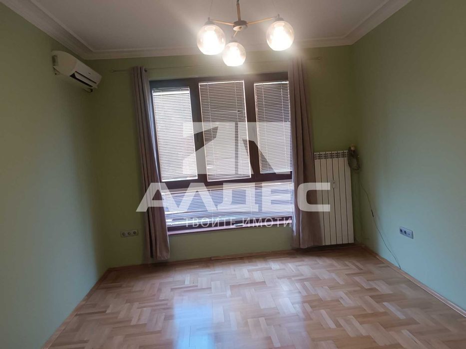 Дава се под наем Тристаен апартамент в София, Център - 123 кв.м за 900 € - Снимка #4