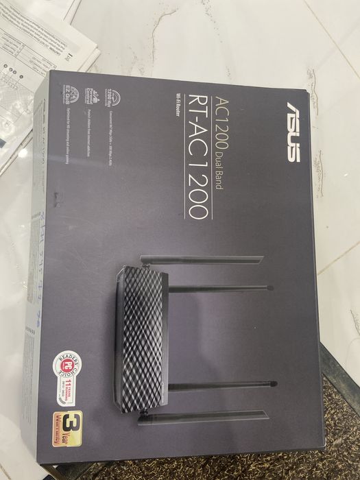 Роутер ASUS.