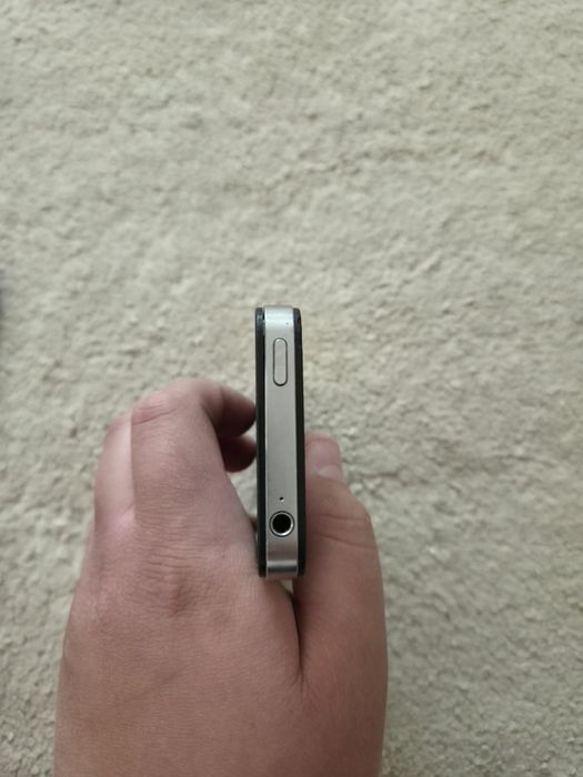 Iphone 5 si 4 aproape noi