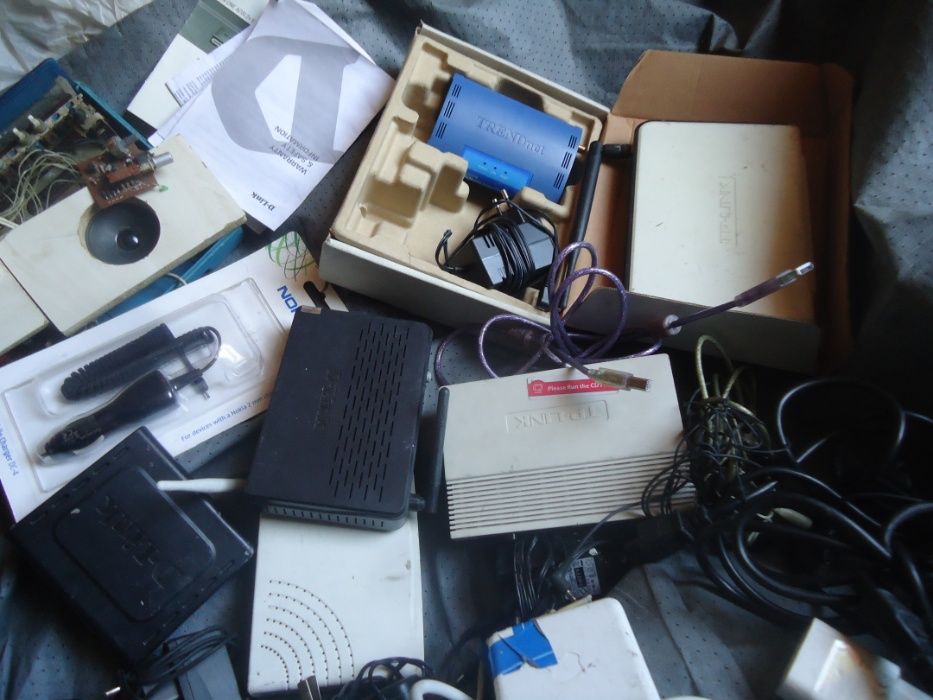 Набор зарядок от различной техники ноутбуки и телефоны и интернет