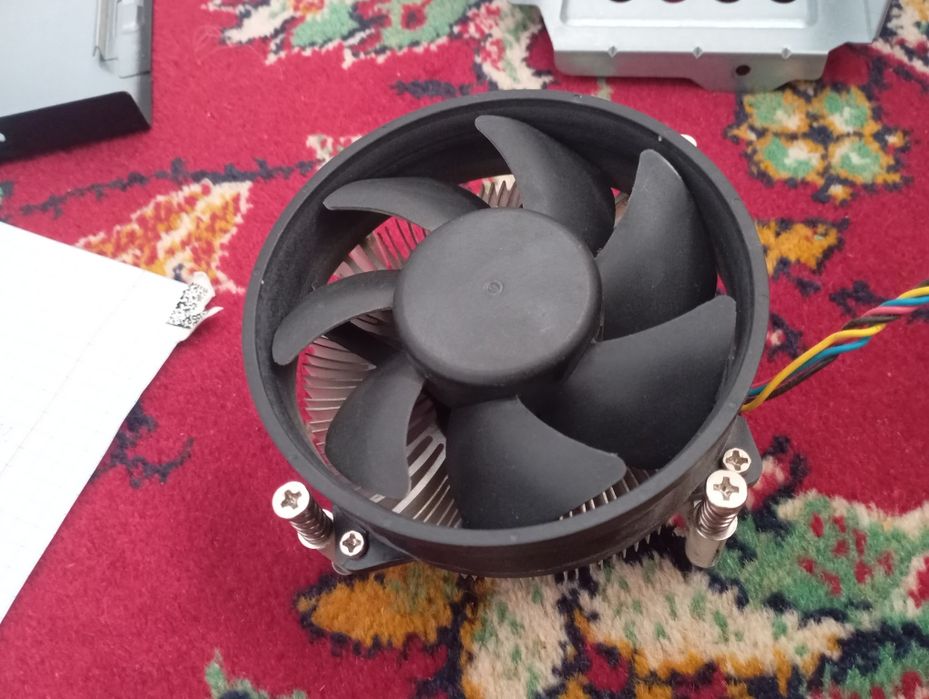 Кулер Хорошо продувает