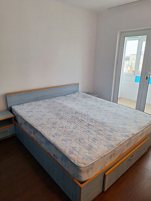 Vând pat cu saltea!!!