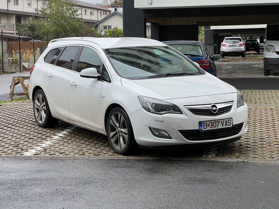 Opel Astra Vând Opel Astra J, motorizare 1.7 CDTI