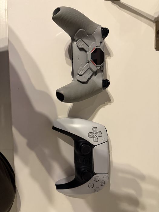 Vand ps5 cu 2 manete + foarte multe jocuri