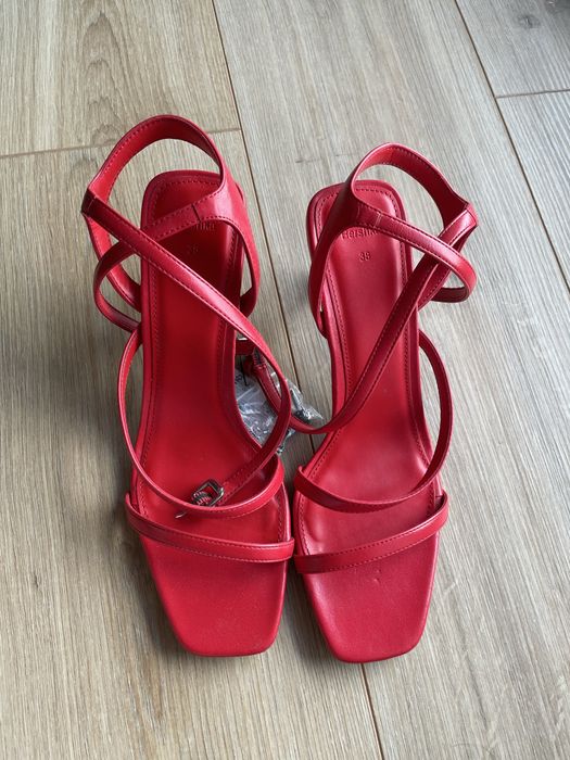 Sandale rosii Bershka
