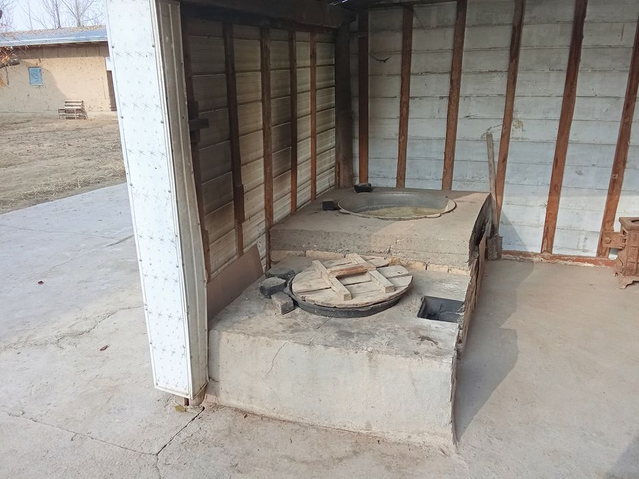 Xovli sotiladi. Yer narxida.