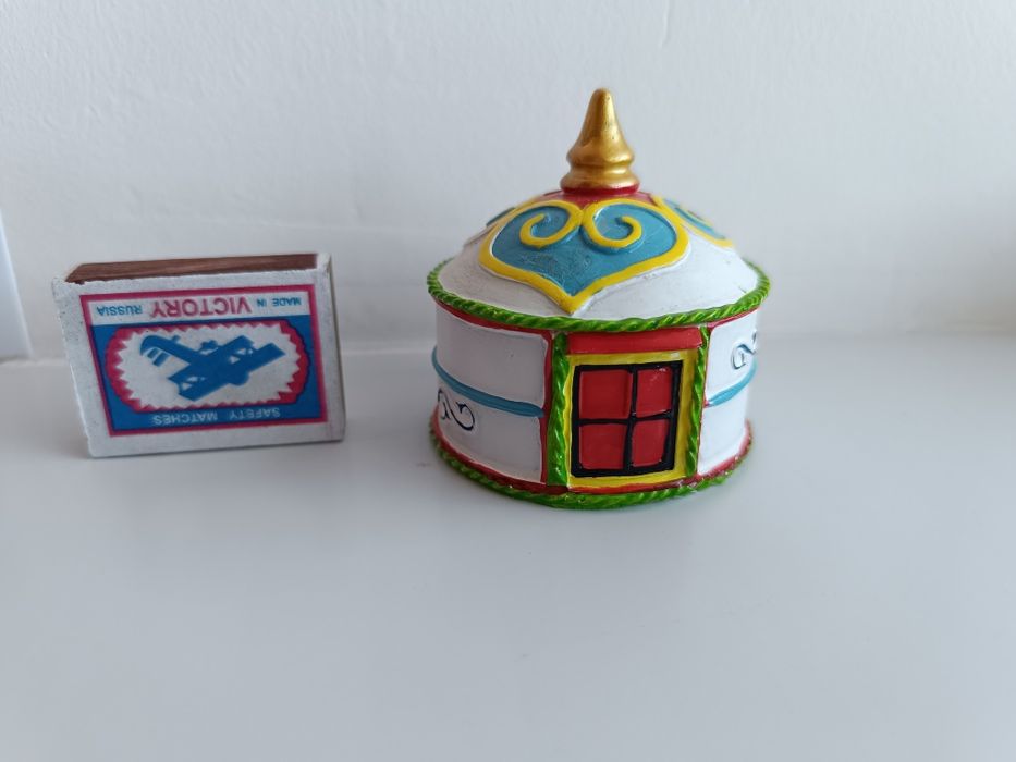 Сувениры разные по 500т