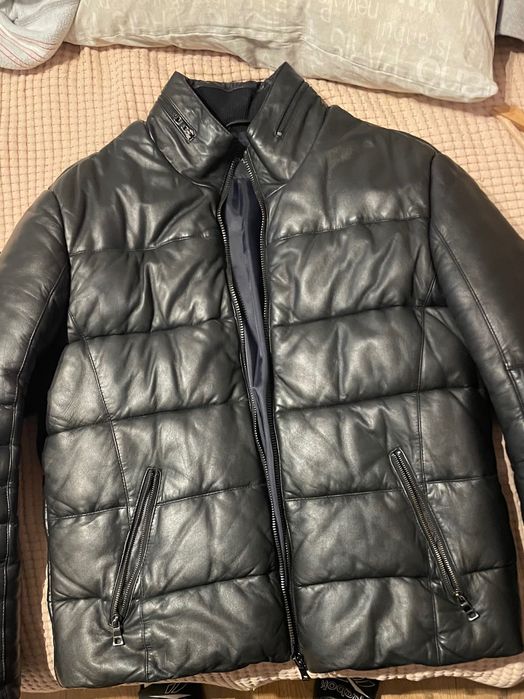 Продавам кожено яке GUESS MARCIANO.