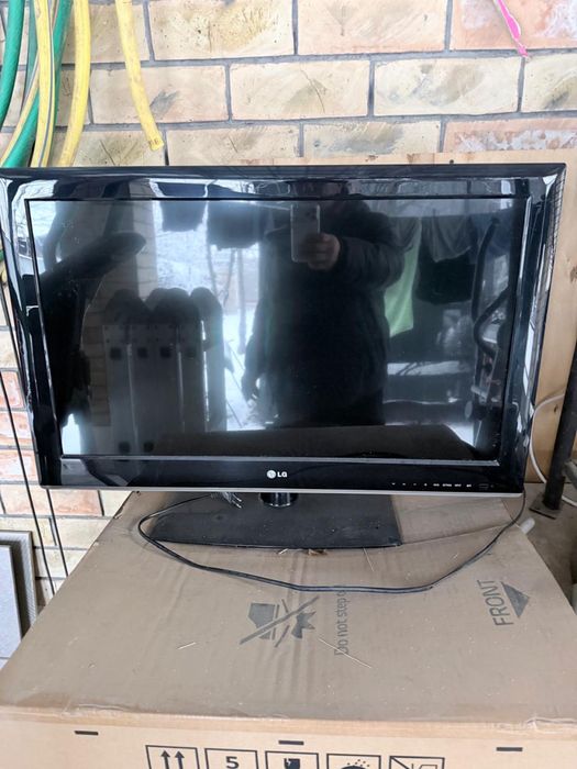 3 телевизора, 2 LG и 1 Samsung uhd