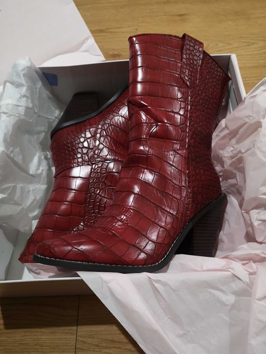 Нови ботуши н. 40