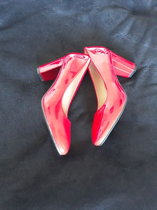 Vand  pantofi noi...nr 38