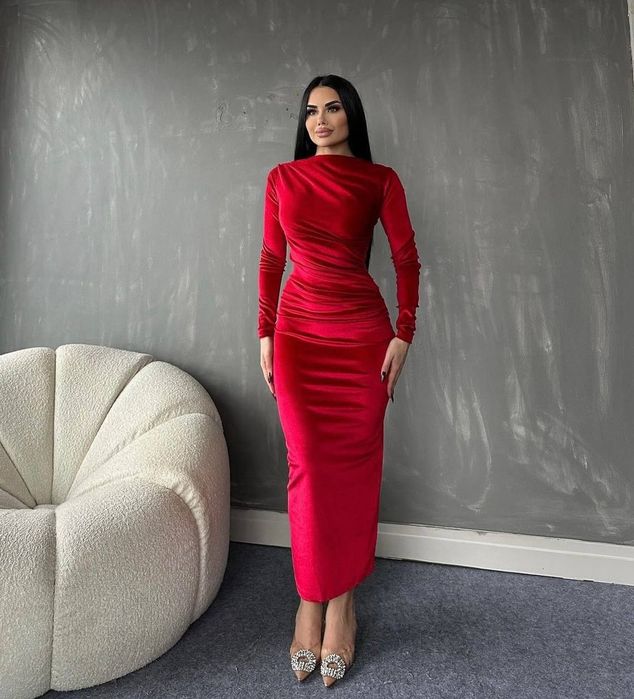 Вечернее красное платье