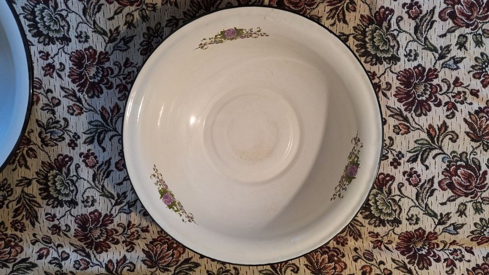 Тазы, чашки эмалированные