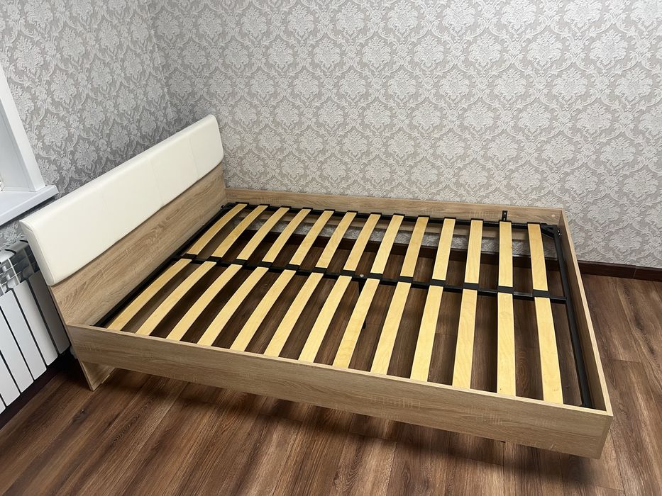 Продам двух спальную кровать !