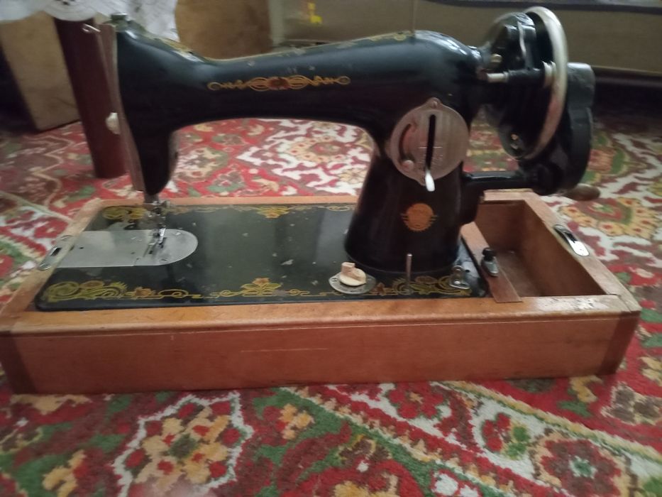 Сторий швейные машина