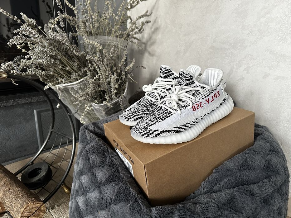 Adidas Yeezy Boost 350 V2 Zebra