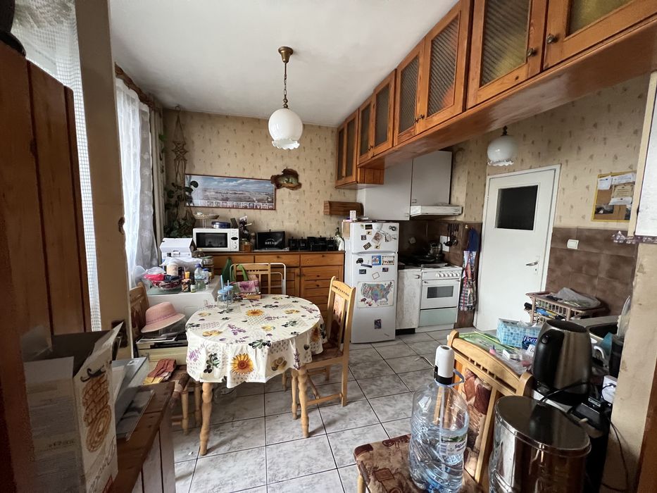 Дава се под наем Тристаен апартамент в Перник, Васил Левски - 95 кв.м за 459 € - Снимка #11