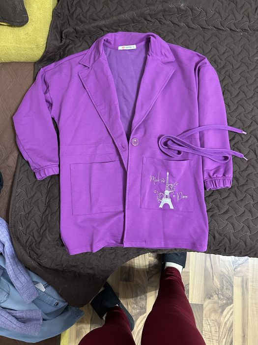 Vand 2 veste , 2 pulovere si 2 jachete