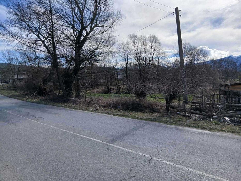 Земеделска земя с гледка към Пирин, разположена в село Баня