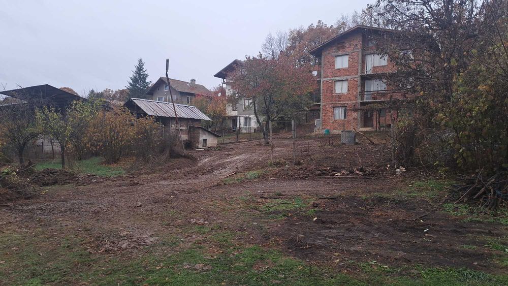 Услуги с багери и камиони