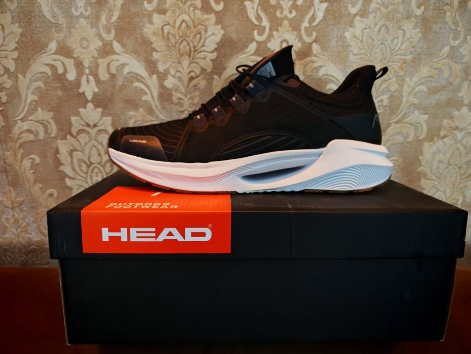 Adidași noi cu eticheta