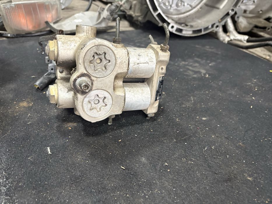 Mercedes w124 2.0i ABS АБС Помпа