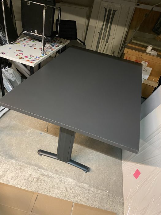 Birou gri in stare buna.