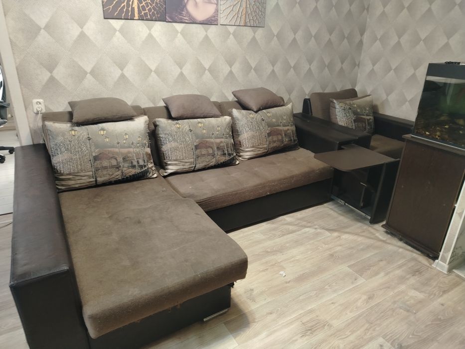 Диван угловой с пуфиком