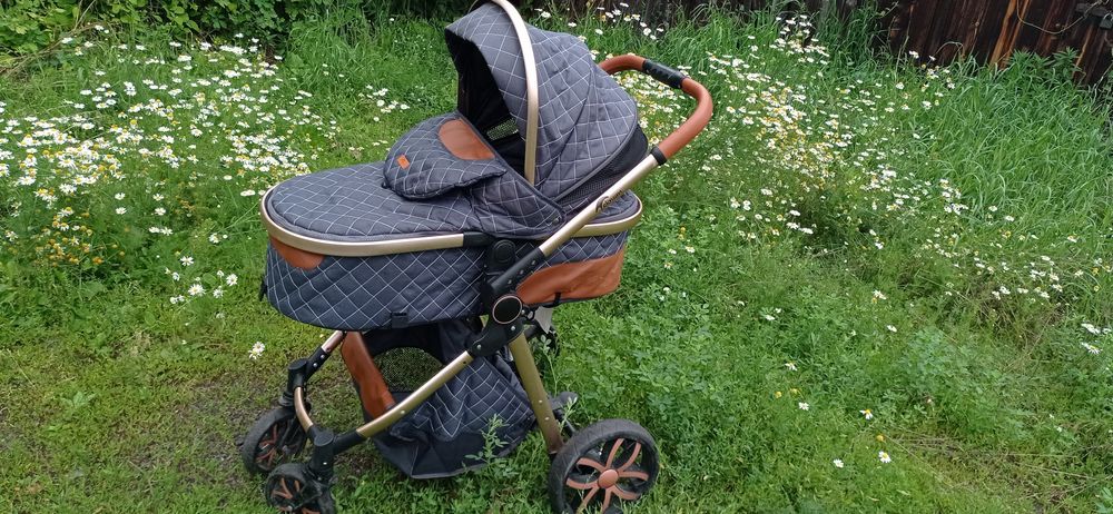 Детская коляска с Авто креслом 3в1.