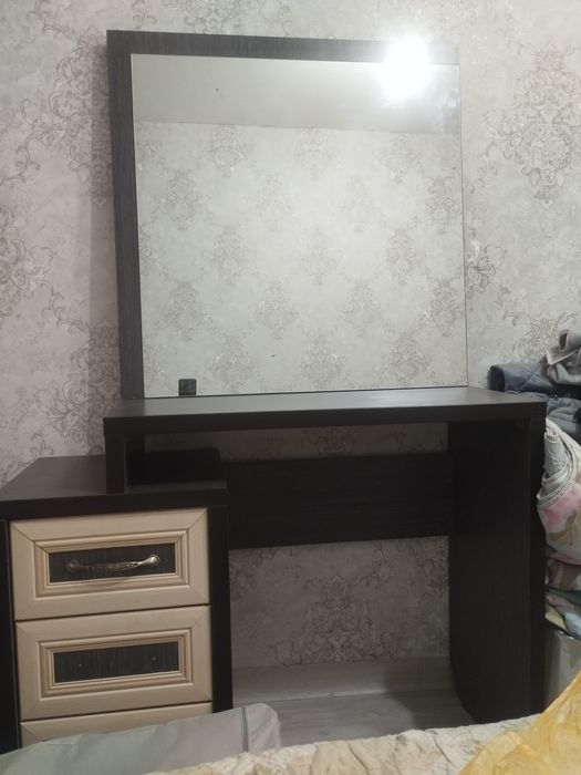 Продам комод зеркалом