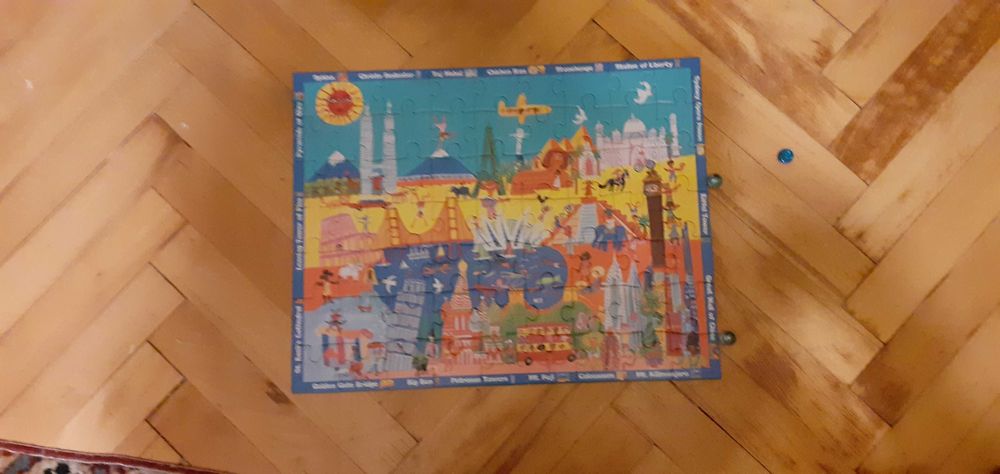 Английски пъзел със световни забележителности, в кръгла кутия