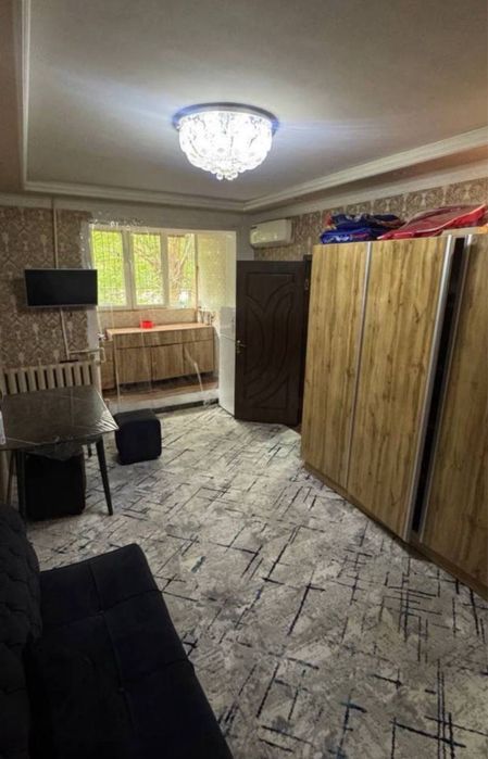 Продаю 1в2 комнатную квартиру Чиланзар 19 кв