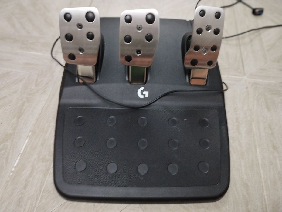 Игровой руль Logitech G923