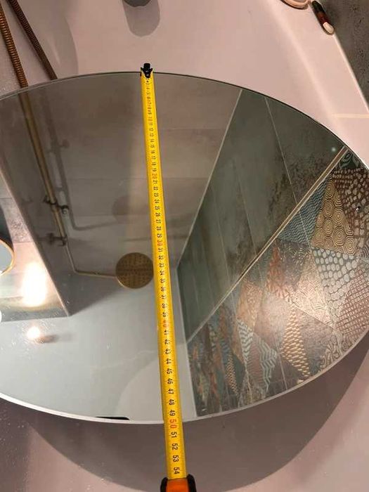 Oglinda ovala, fara rama