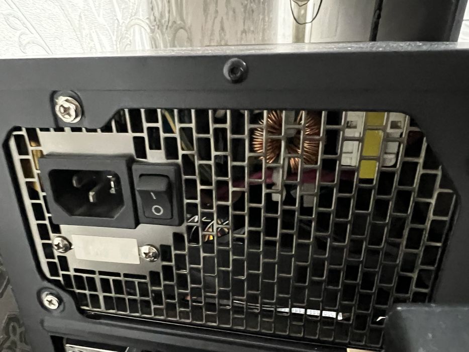 Продам блок питания huntkey 550