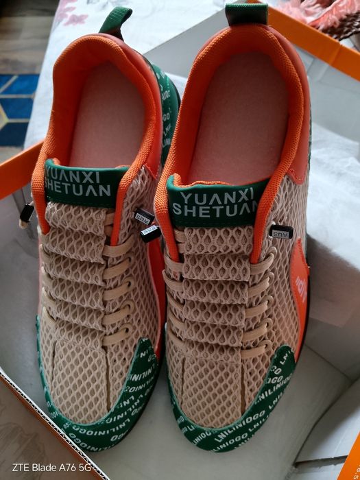 Маратонки, чисто нови