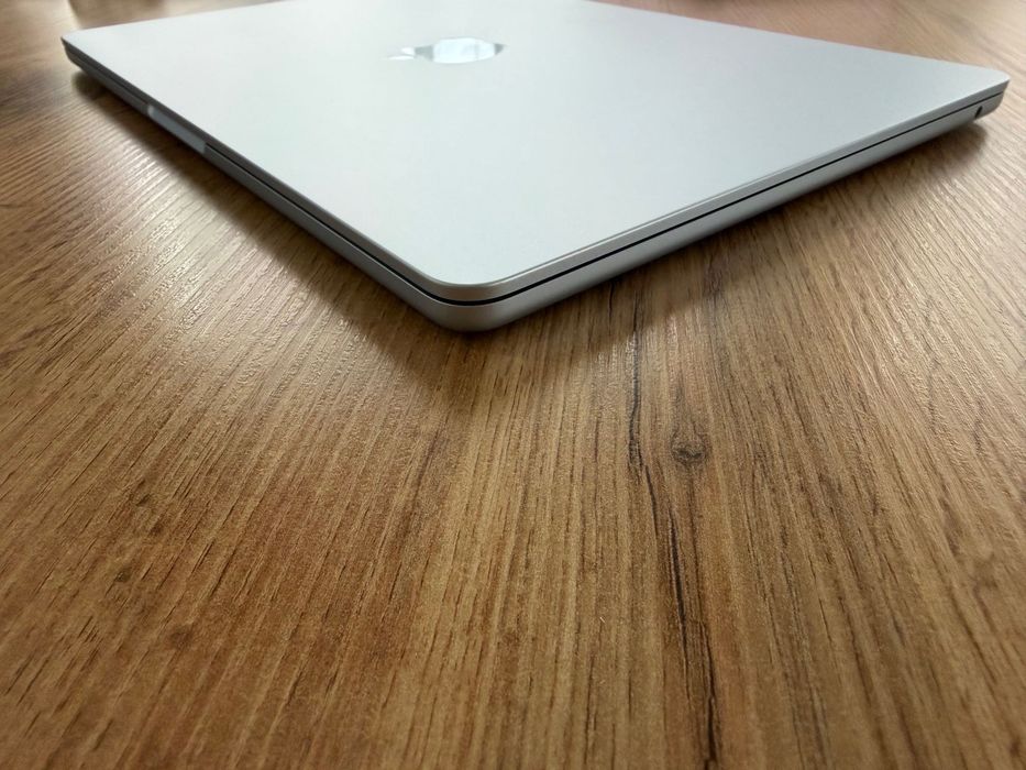 MacBook Air 13" M4 Chip 10-CPU, 10-GPU, 24GB RAM, 512GB SSD В ГАРАНЦИЯ ДО 4.12.2026г