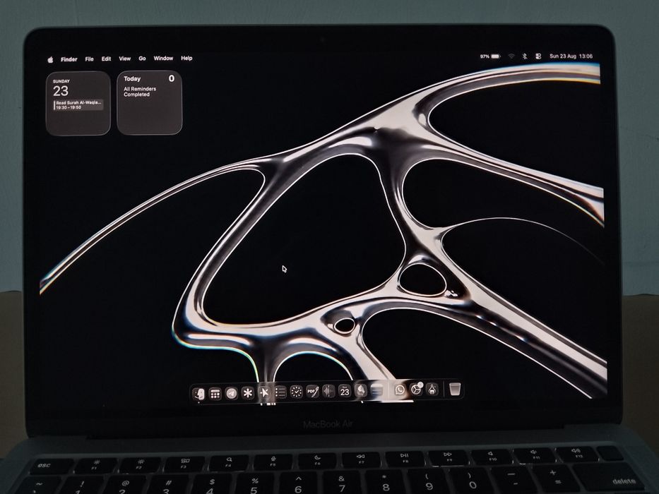 Macbook air M1 sotiladi
