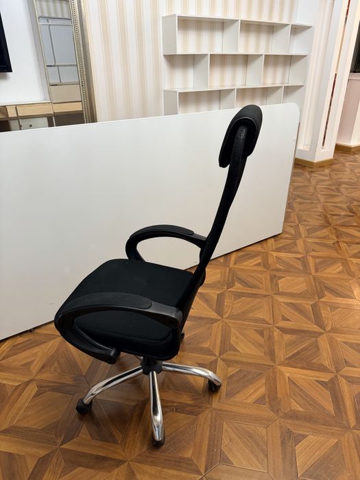 Кресло руководителя Офисное. Регулируемый наклон, высота.